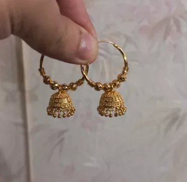 Indian earrings, that is, they are available in every model